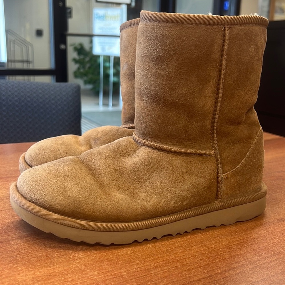 Ugg boots size 4 girls